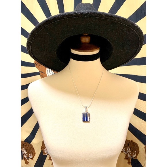 π Beautiful ocean blue Goldstone necklace - Picture 6 of 9